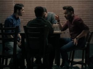 men chat in a cafe